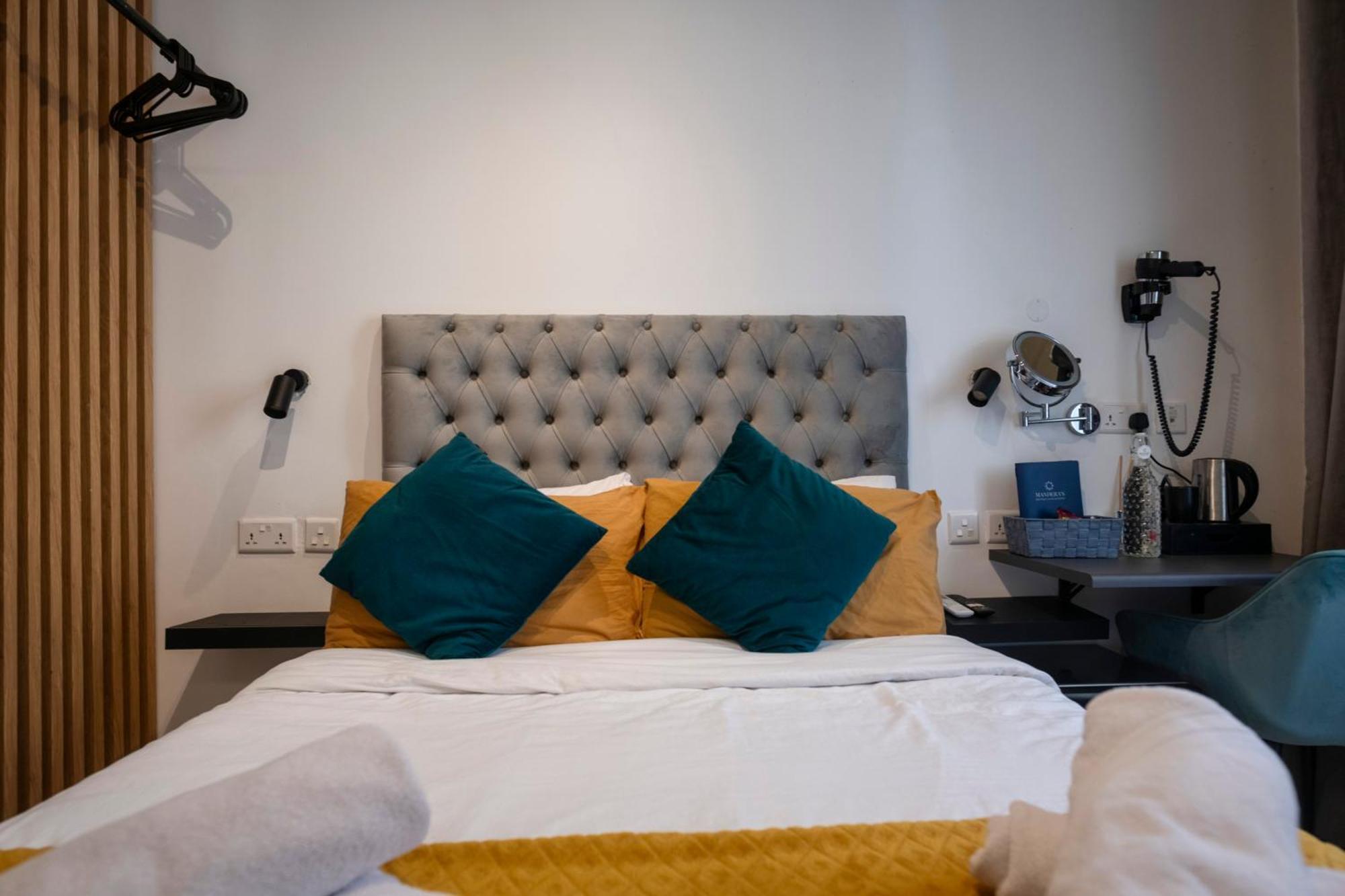 Mandera'S Boutique Suites & Dorms Valletta Exterior photo